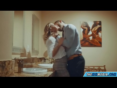 ❤️ Wanneer 'n rondborstige blondine jou in 'n openbare toilet verlei Porno vk by ons af.com-milf-300.ru ❌️